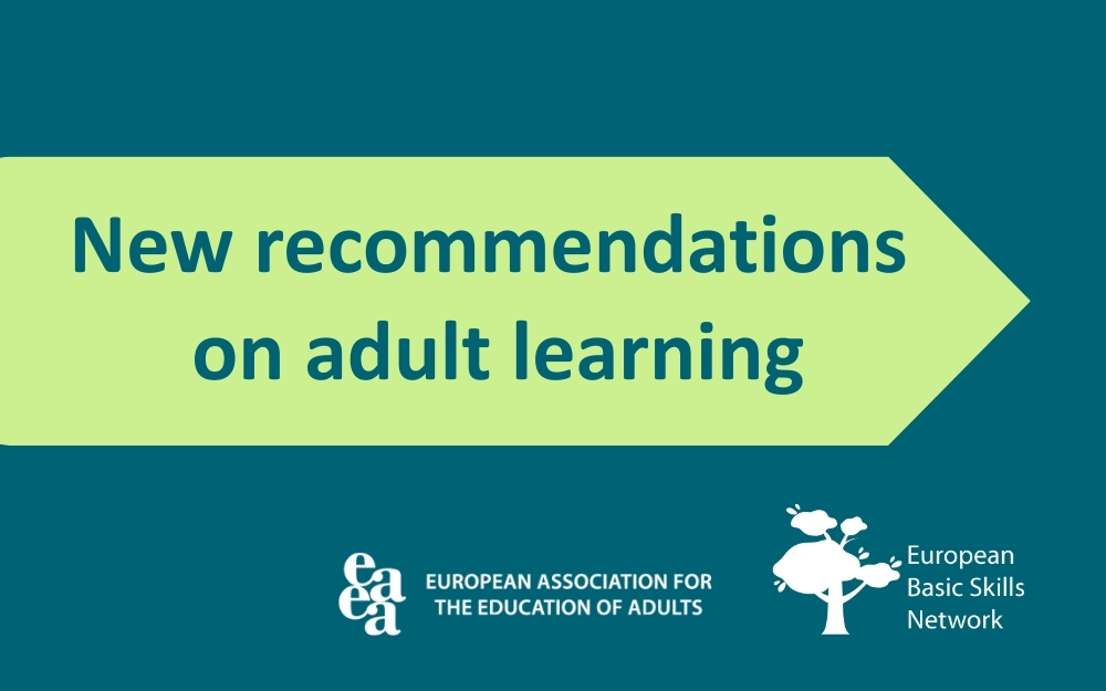 Texten "New recommendations on adult learning" på ett grönt fält på en mörk turkos bakgrund.